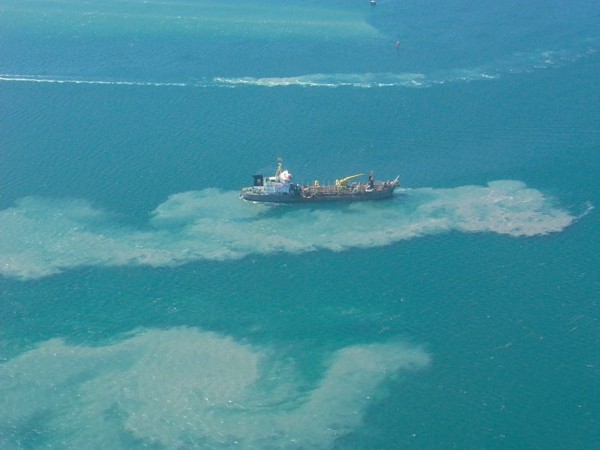 dredge-12-2003.jpg - dredge-12-2003.jpg -
